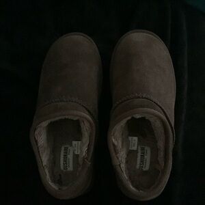 platform Cushionaire women’s boots, size 8.5